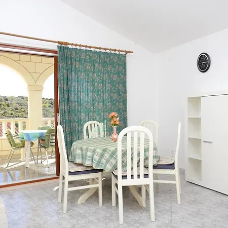 Ostricka Luka 17086d Apartment *